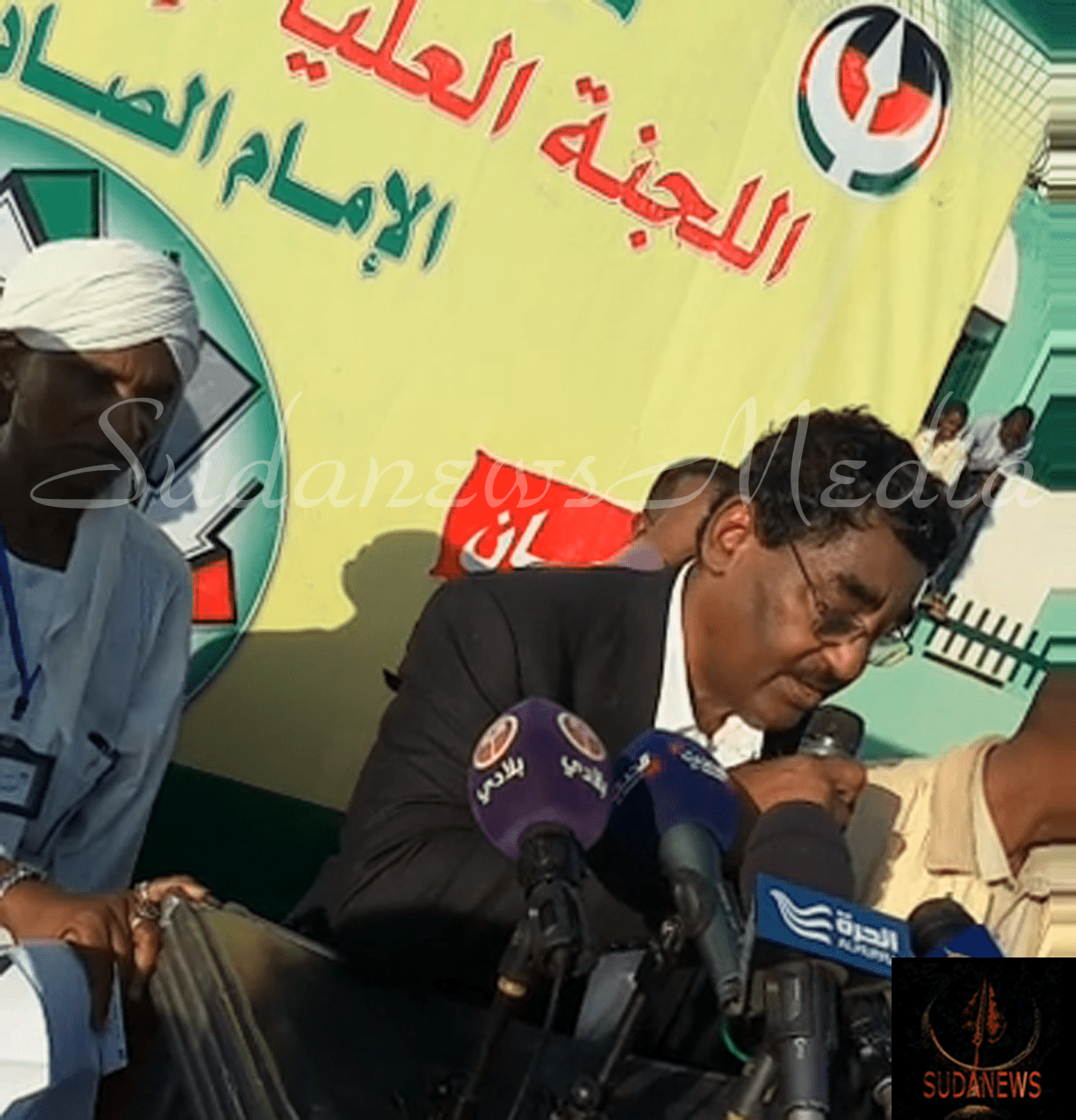 الأستاذ إبراهيم الشيخ رئيس اللجنة القومية لإستقبال الحبيب الإمام الصادق المهدي ورئيس حزب المؤتمر السوداني السابق